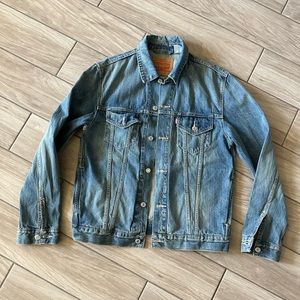 Men’s Levi’s Trucker style jacket size large